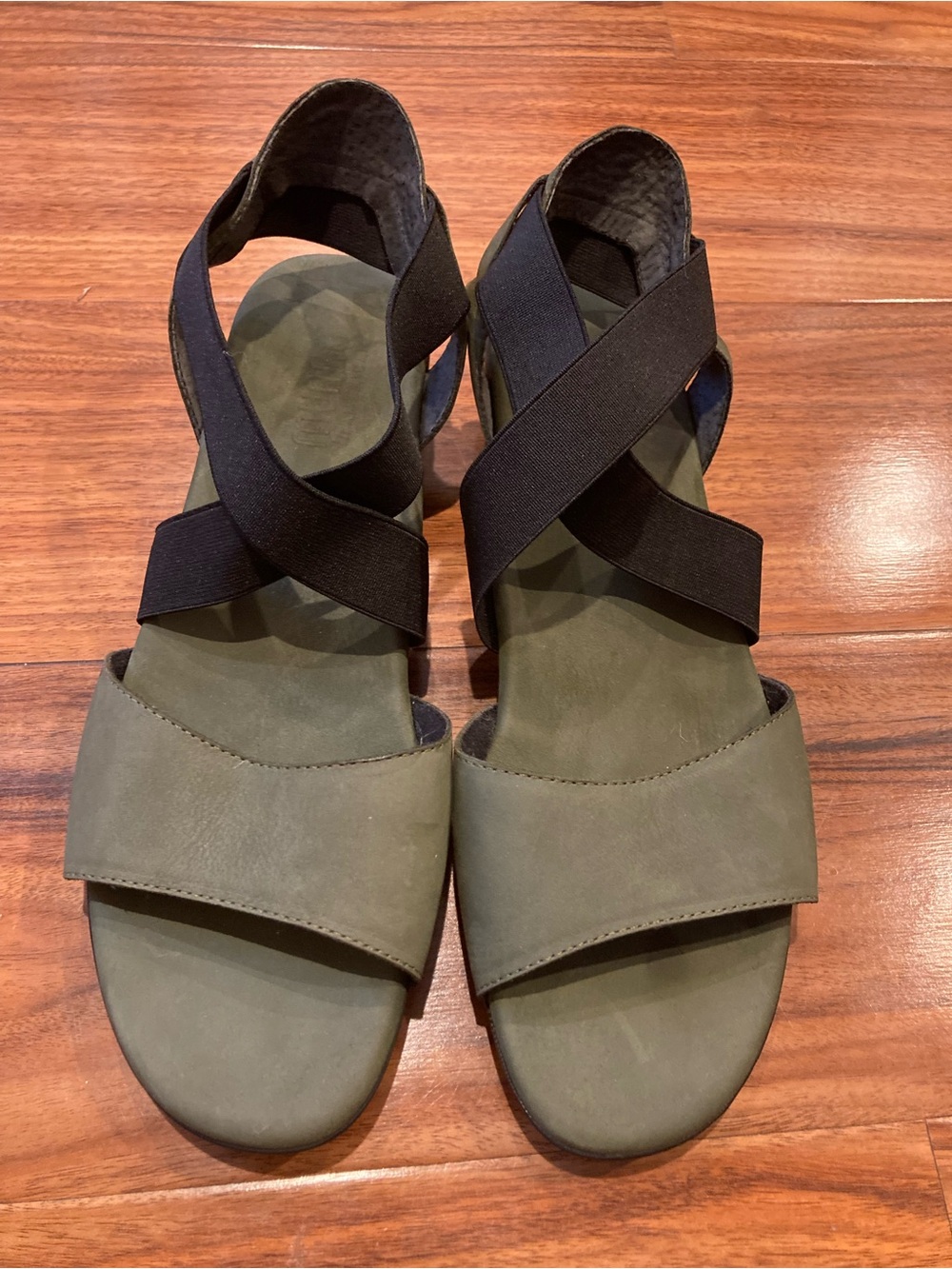 Munro  Taupe Olive Green Leather Elastic Strappy Low Wedge Sandals SZ 7.5M